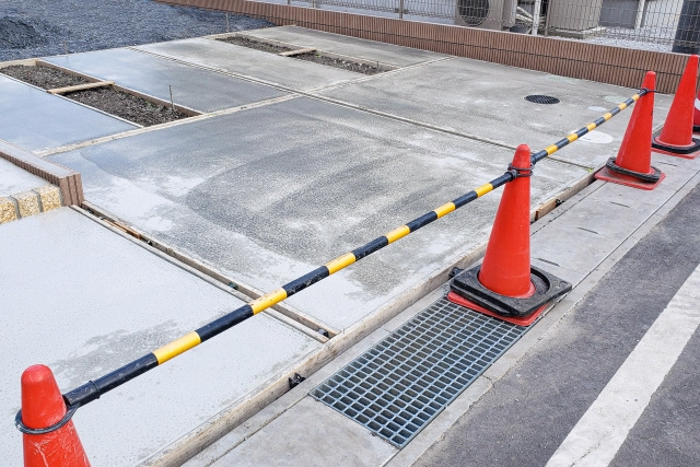 快適な足元と美しい外観を：駐車場土間コンクリート拡張・舗装工事のご紹介の画像