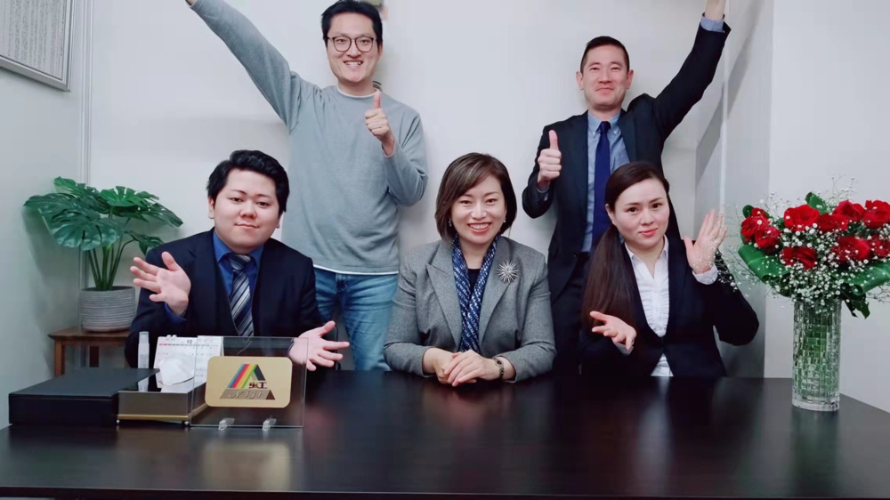 社員一同で写真撮影！の画像