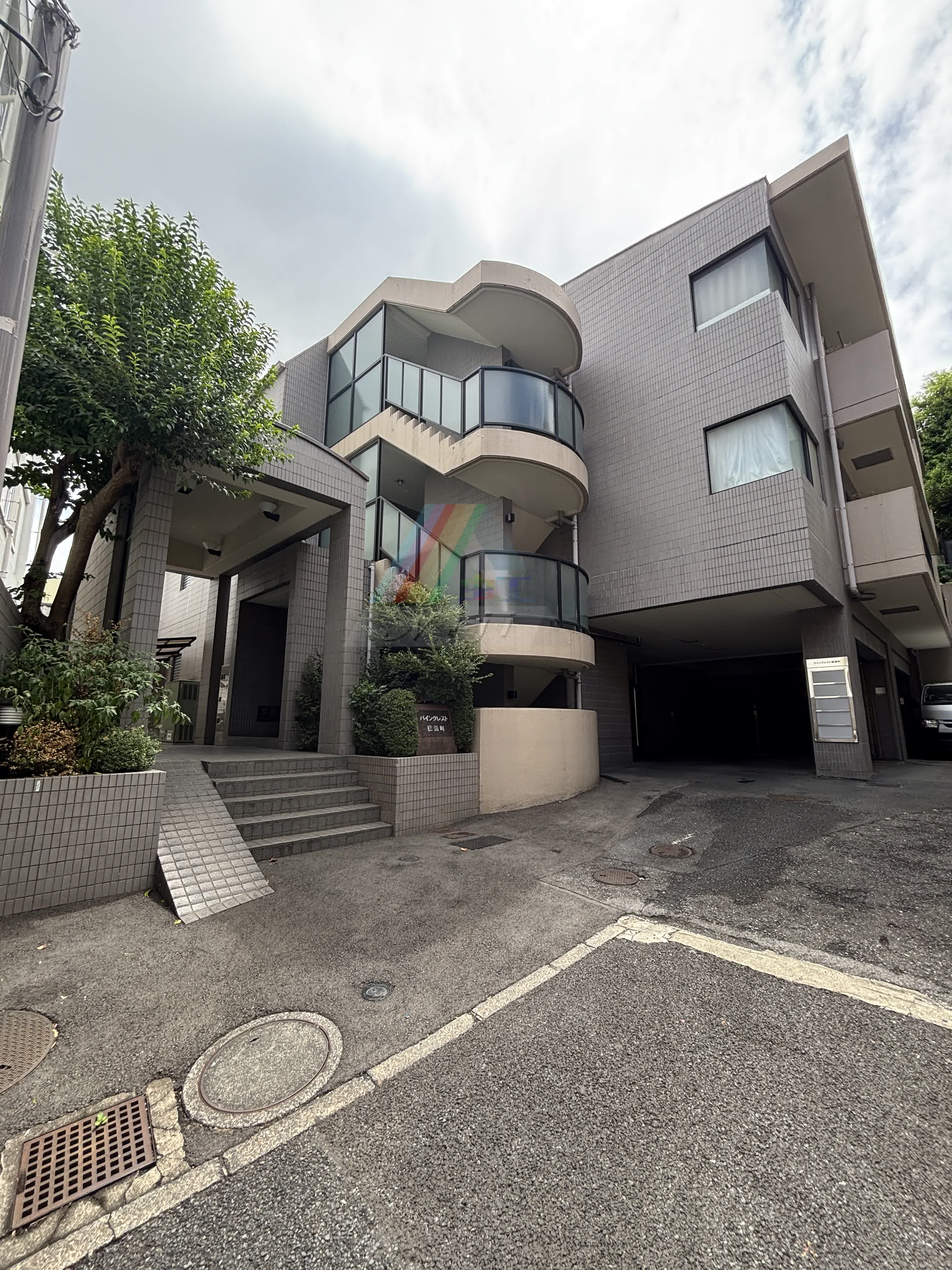パインクレスト信濃町2階の画像