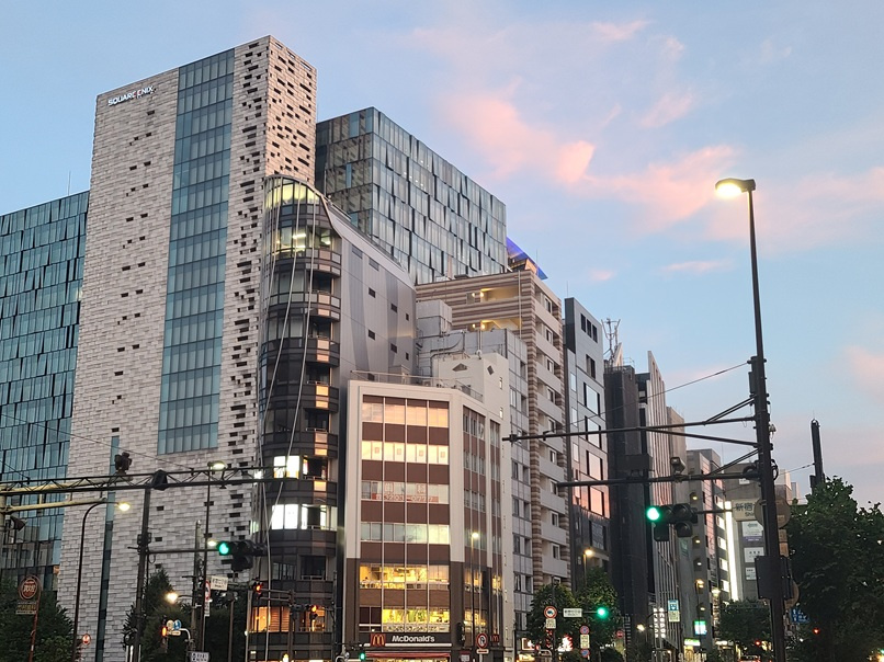 人々を魅了する街、新宿Ⅰの画像