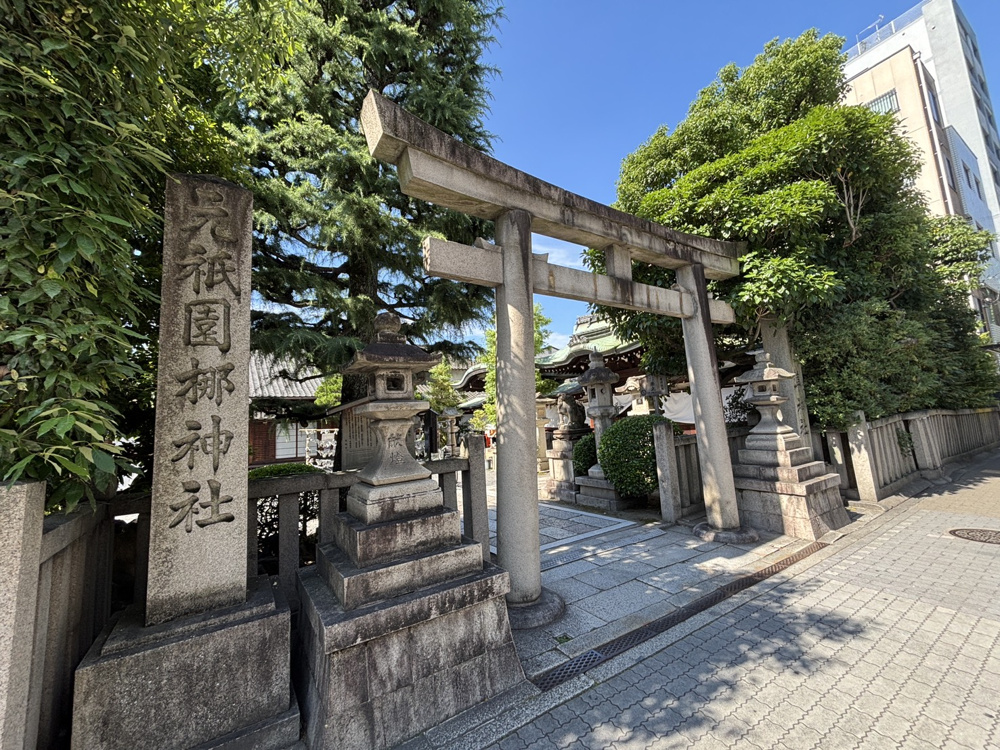 八坂神社の起源の一つとして語り継がれる神社の画像