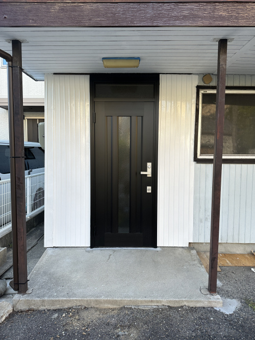 春日井市柏井町・玄関アプローチ 新ドア