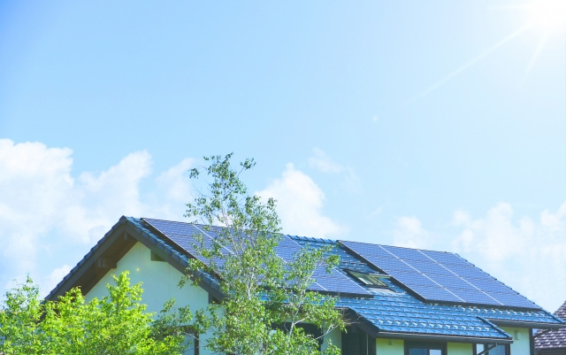 太陽光と蓄電池をセット導入するメリットは？電気代対策と災害時の備えを解説の画像