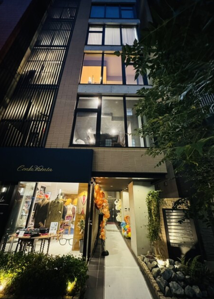 本町オフィス街ど真ん中！デザイナーズビル２階！飲食店居抜き！約１５坪！の画像