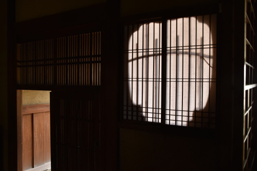 Direct Light and Filtered Light: The Art of Shadows in Japanese Architectureの画像