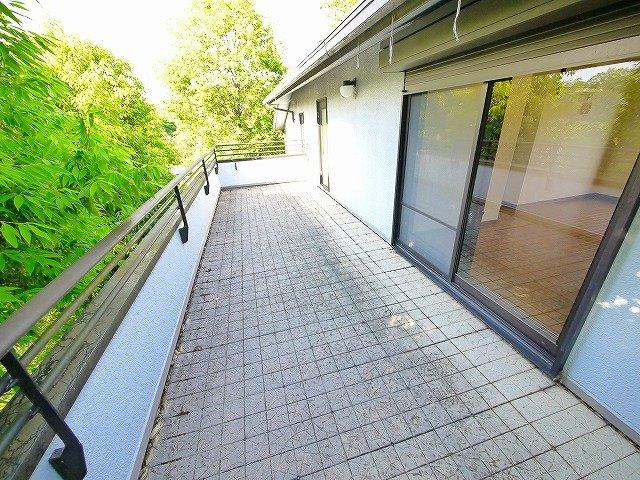 意外と知らなかった！【ベランダとバルコニーの違い】とは？