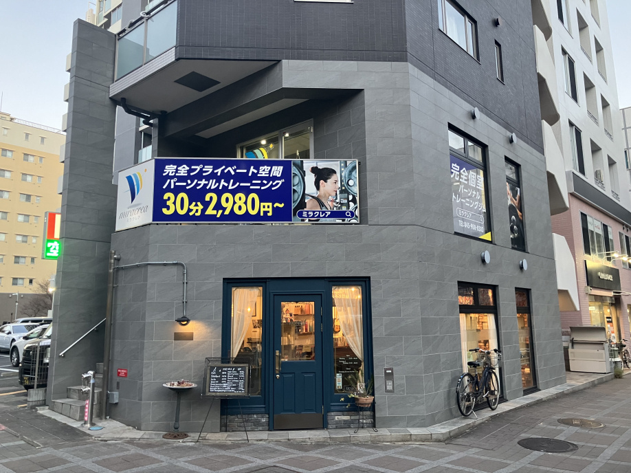 1F hair Communication quest（美容室）2F ミラクレア（パーソナルジム）の画像