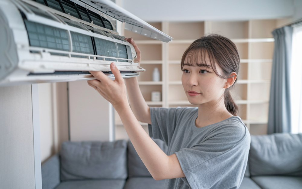 賃貸エアコンのフィルター掃除は必要？正しいメンテナンスで電気代と健康リスクを抑える方法の画像