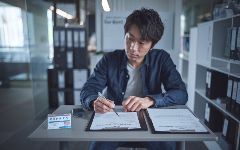 賃貸契約の手続きはどうする？連帯保証人がいない場合の選択肢を解説の画像