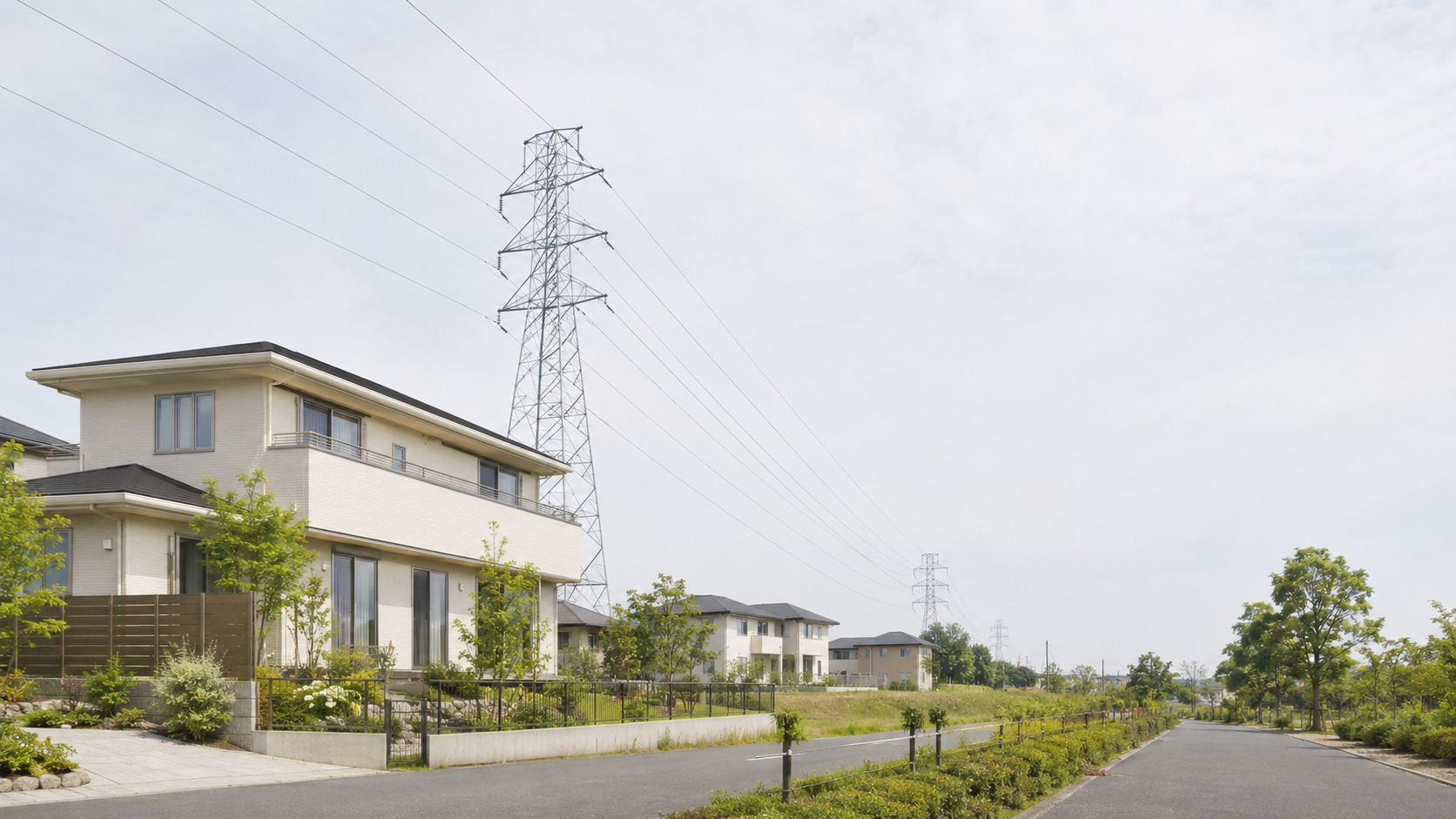 送電線が不動産の売却価格に与える影響は？評価の調べ方についても解説