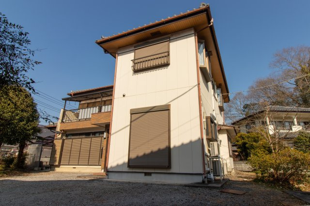 キッチンがふたつ、部屋は九つ。二世帯でも余る月谷町の家の画像
