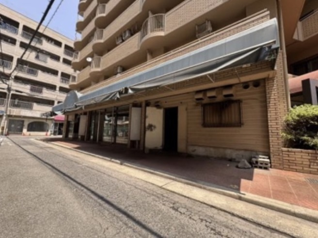 御堂筋中津駅1分！角地1階路面店舗！約48.4坪！重飲食相談！の画像
