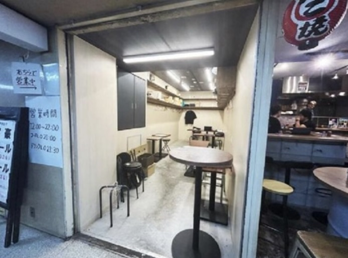 超人気！大阪駅前ビル！居抜き店舗！約5坪！の画像