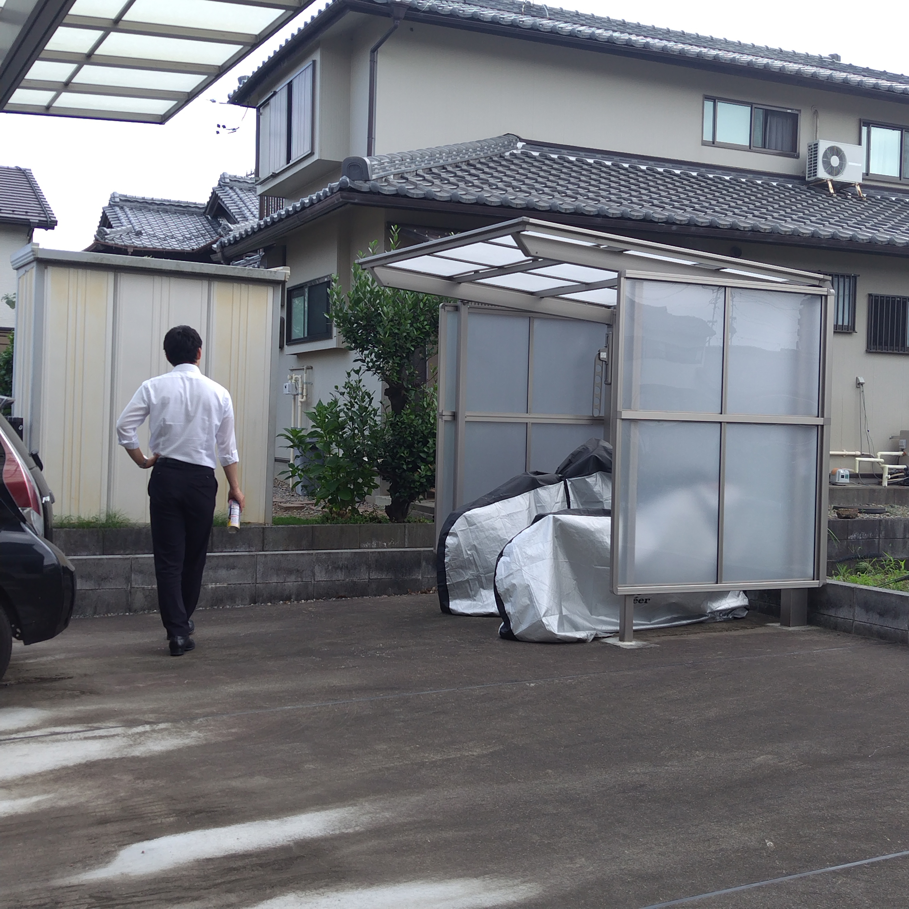 【岐阜市】管理物件で発見した蜂の巣を駆除｜セグロアシナガバチとフタモンアシナガバチの特徴・巣の構造を解説の画像