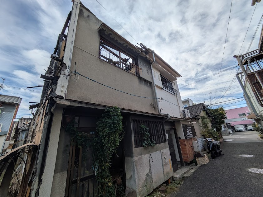大阪の相続空き家は売るか貸すか？デメリットを知り後悔しない選択をする方法の画像
