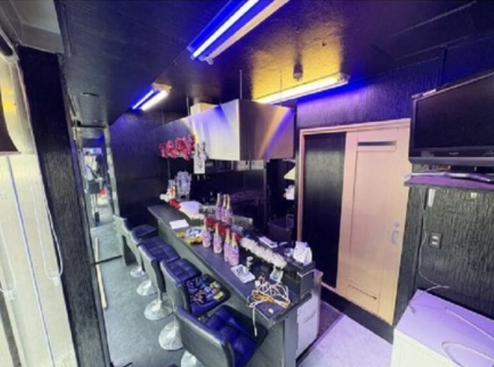 東三国駅前！新御堂筋沿い1階路面店舗！約5坪！BAR居抜き！の画像