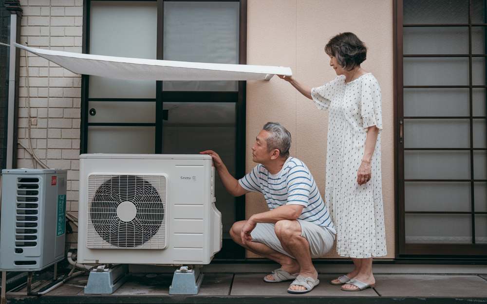 越谷の猛暑でエアコン効かない理由は？室外機の日除け対策で節電と効率UPを実現の画像