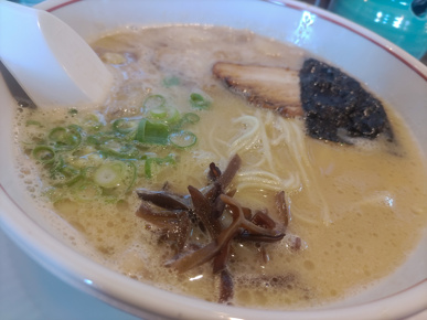 大洲市若宮にある「博多乃風らーめん大郷」にてとん濃いラーメンを食べていたら知り合いの業者さんに声を掛けられたよ♪の画像
