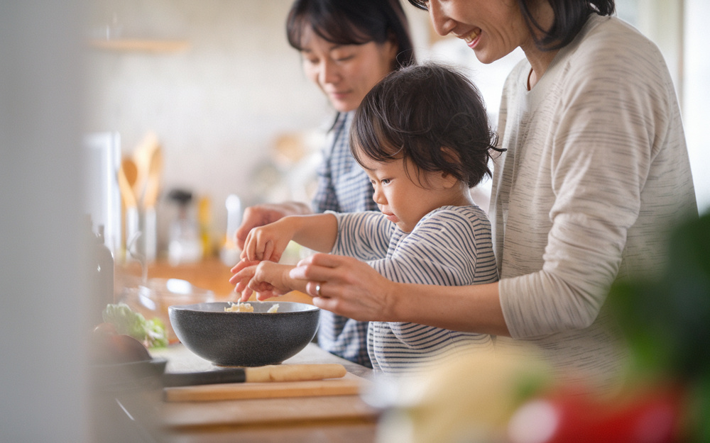 家族で子供と一緒に料理を楽しむコツは？お手伝いの手順をわかりやすく解説の画像
