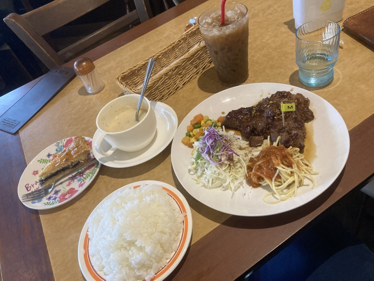琉美不動産近くのおすすめ店【ミセス･マーコのアメリ感･アメリ館3号店】の画像