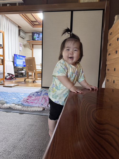  初めてのつかまり立ち の画像