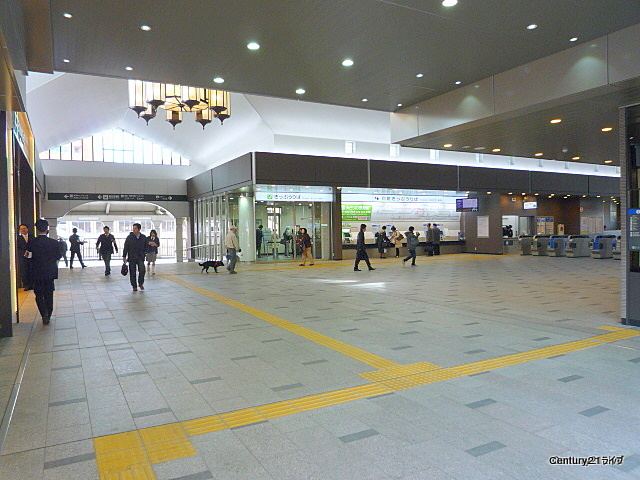 昼間の宝塚駅前