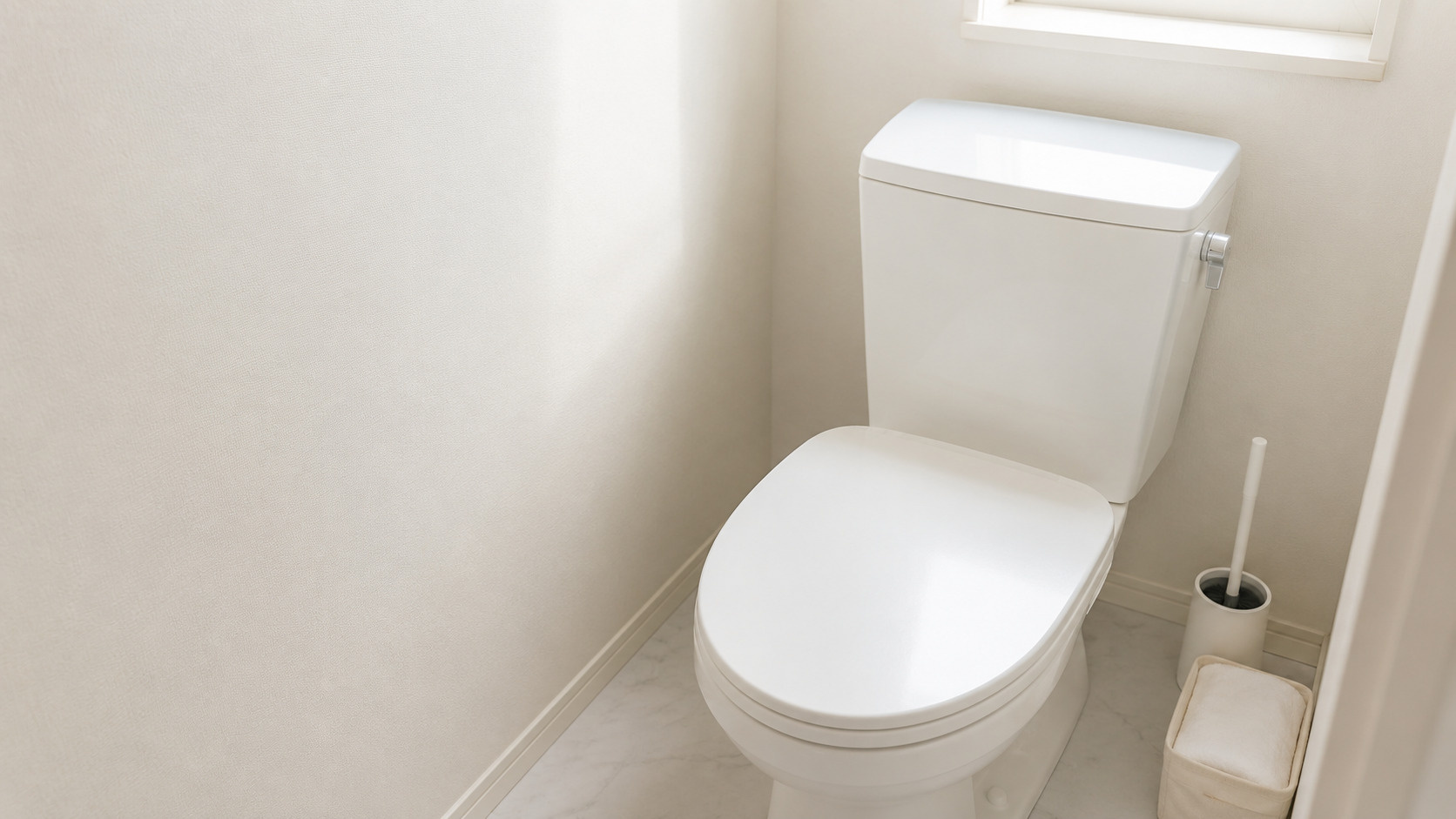 賃貸物件のトイレタンクは掃除が必要？安全な手順や汚れ防止方法も解説の画像