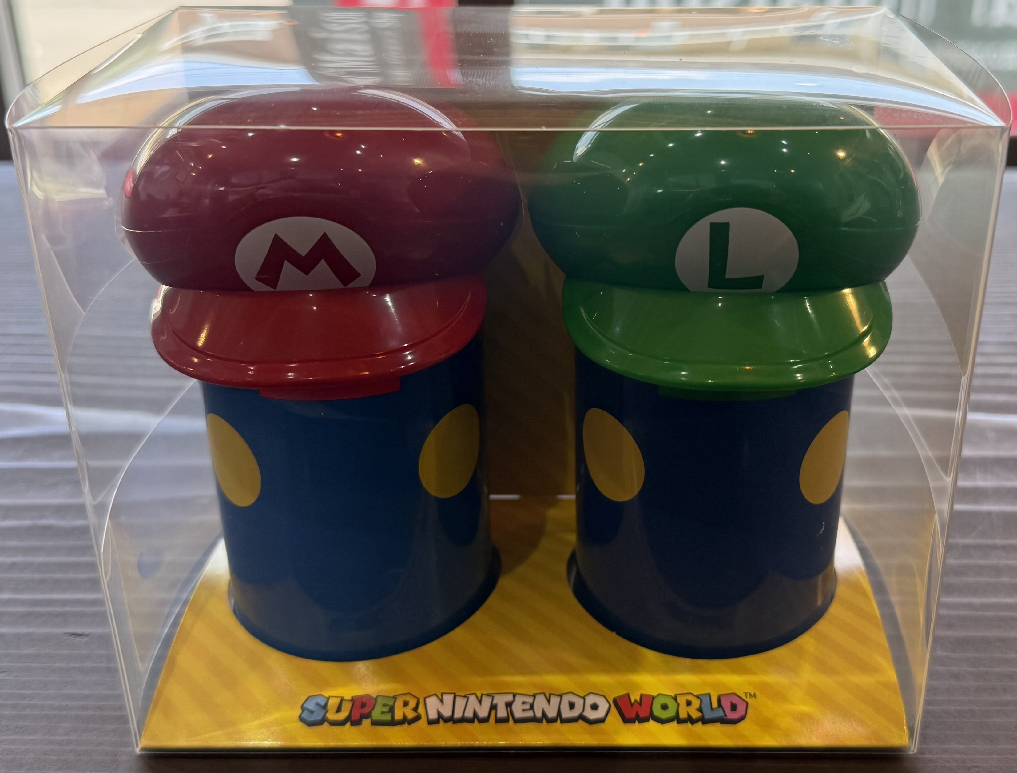 USJのお土産をいただきました｜かわいいマリオとルイージの入れ物の画像