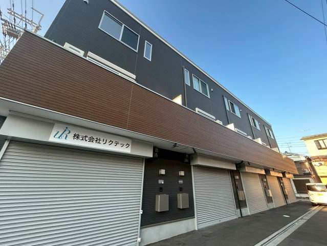 【電動シャッター車庫付テラスハウス✨】の画像