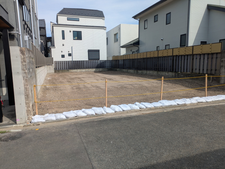 一等地に静かに現れた住宅用地の画像