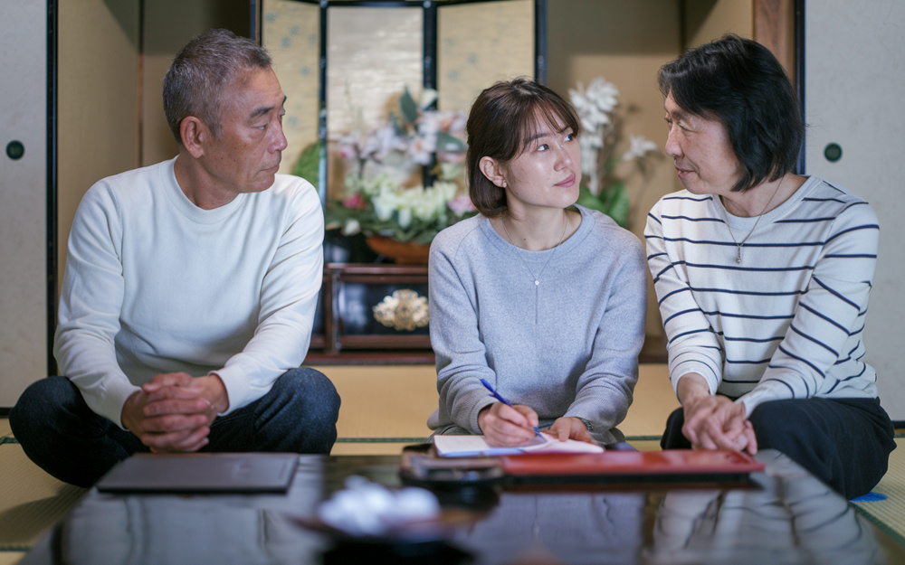 お盆の帰省で実家の将来を相談しませんか 将来の不安を家族で共有し安心につなげるの画像