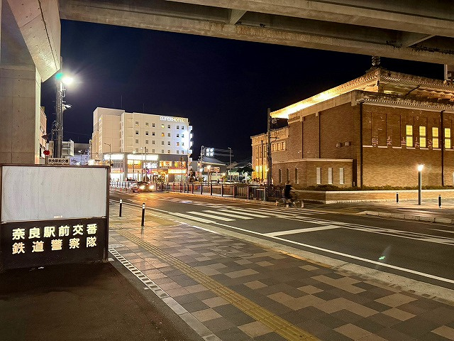 JR奈良駅前交番（24時間体制の警察の目があり東口エリアの治安を守る）