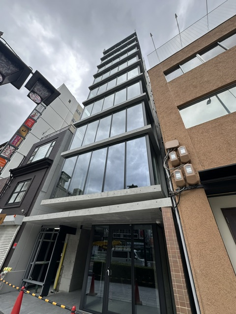 極１等地！福島駅前！なにわ筋面する新築デザイナーズビル１階路面店舗！の画像