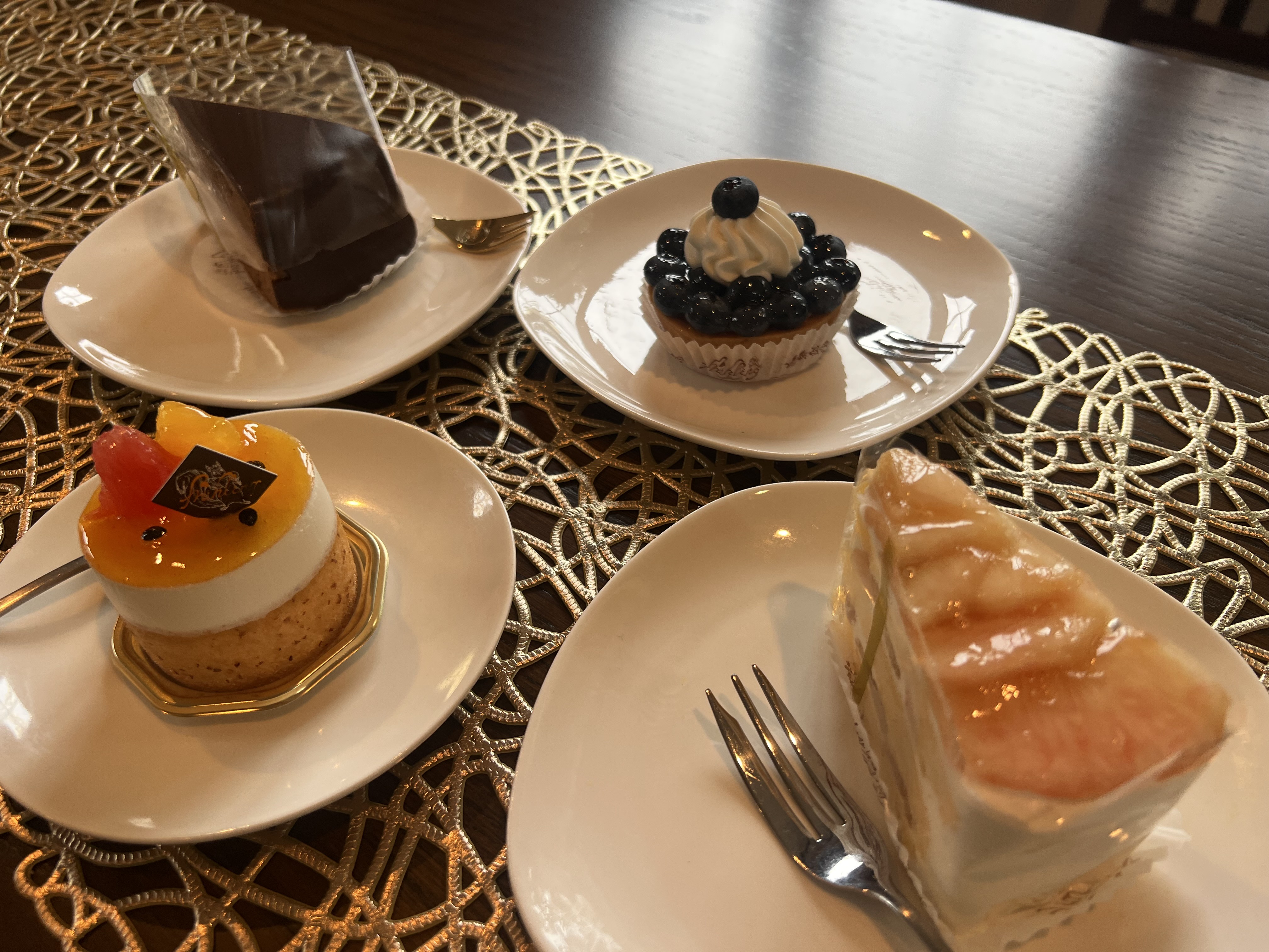 お客様とケーキの画像