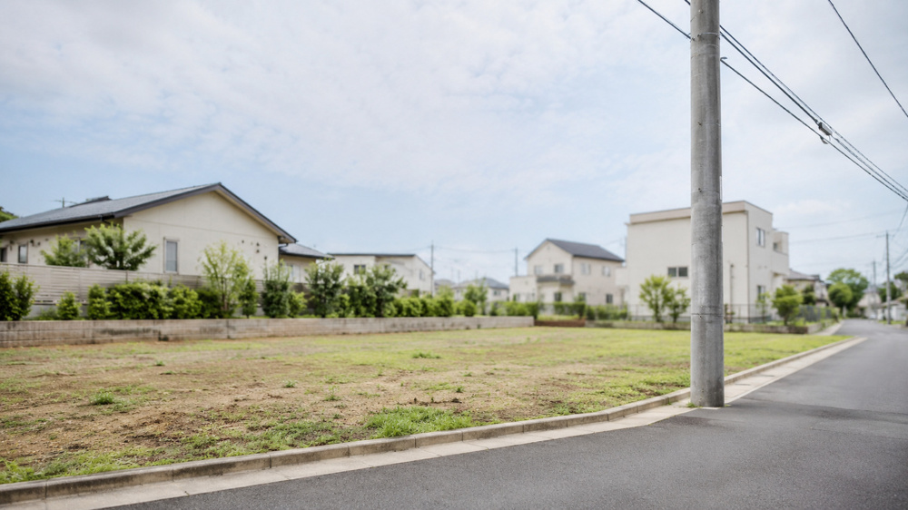 土地を購入するとき電柱があるとどうなる？メリットやデメリットも解説の画像
