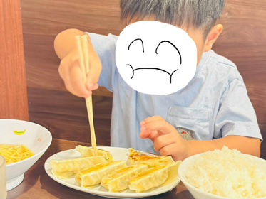 餃子7個、半ラーメン、白米茶碗一杯の画像