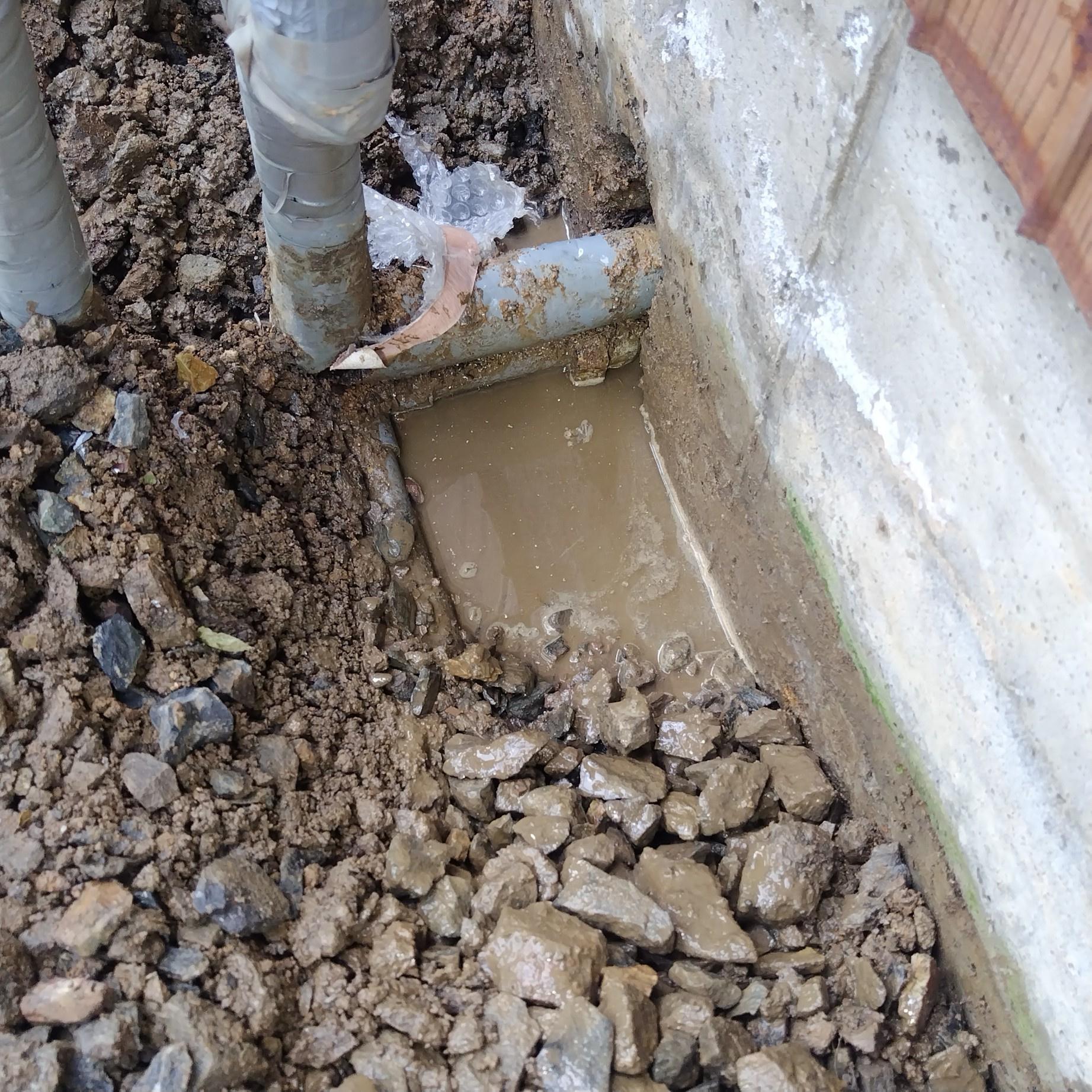 岐阜市の賃貸住宅の漏水トラブル事例|水道料金の急増から発覚した埋設給水管の漏水の画像