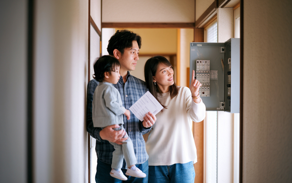 土浦市で中古戸建てを購入予定の方必見！電気容量の確認方法と家族に合う適切な選び方の画像