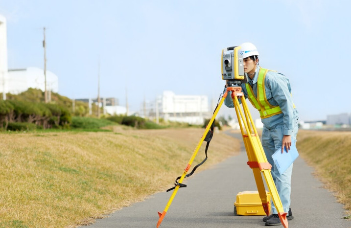 土地の測量は必要?売却前に知っておきたい測量・境界確定のポイントの画像