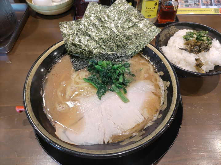 松山市南久米町にある「九州豚骨醤油鯉から竜久米店」で、豚骨醤油ラーメンと無限ご飯！？に挑戦！の画像