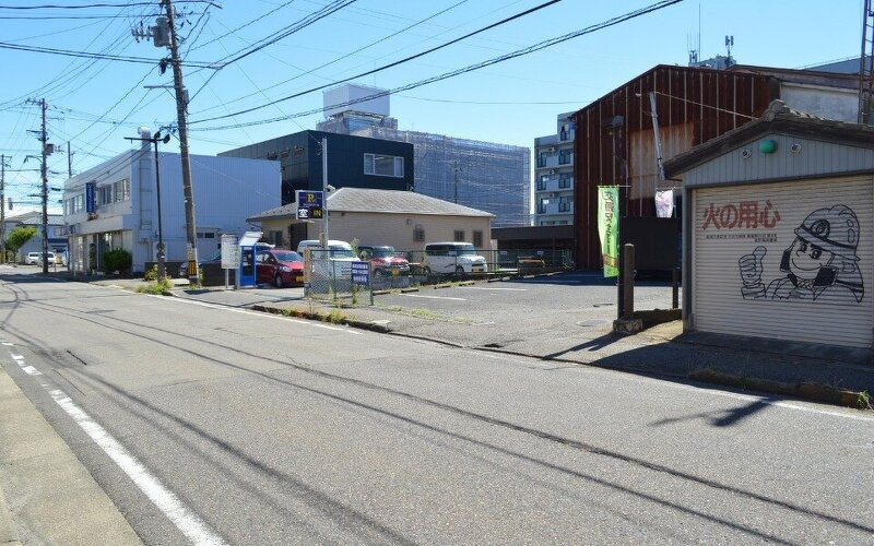 建築事業部の駐車場