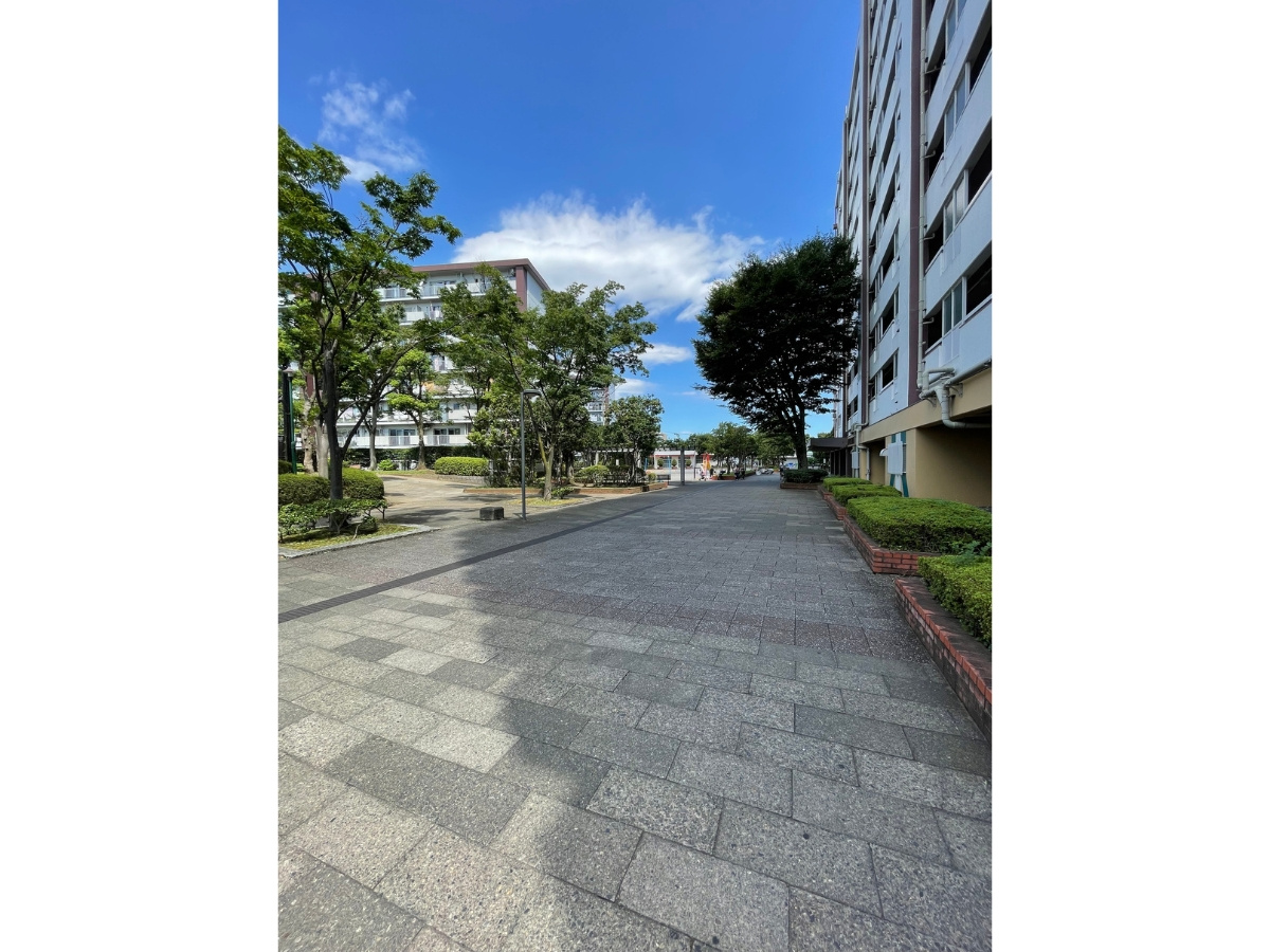 車返団地内のゆったりした歩行空間