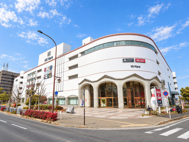 大型商業施設ミ・ナーラ