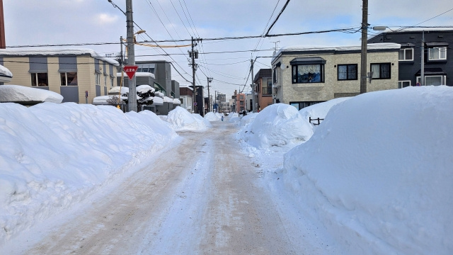 八戸市で新築戸建てを検討中の方へ！前面道路の除雪事情と駐車場の工夫を詳しく解説の画像