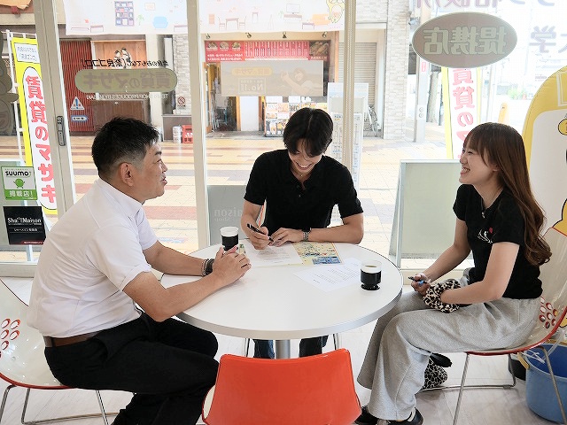 賃貸のマサキ天理駅前店にて、プロジェクトに参加する現役天理大生との初顔合わせと企画説明の様子