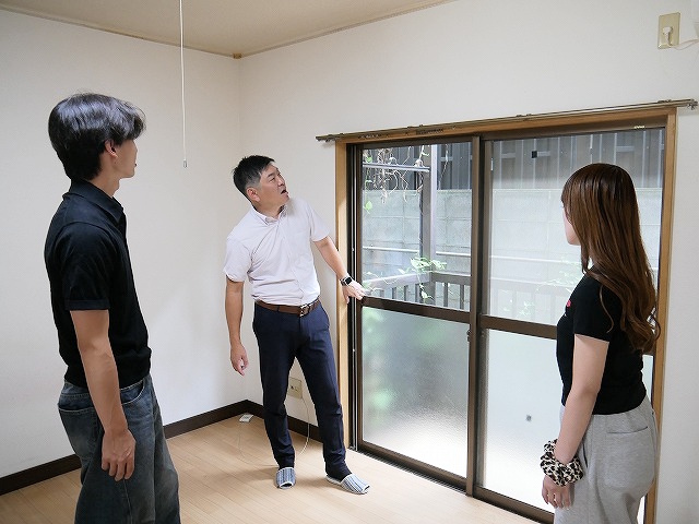 リフォーム前（ビフォー）の室内。天理大生が改修案を練る、築47年1K賃貸物件の現状の内装デザイン