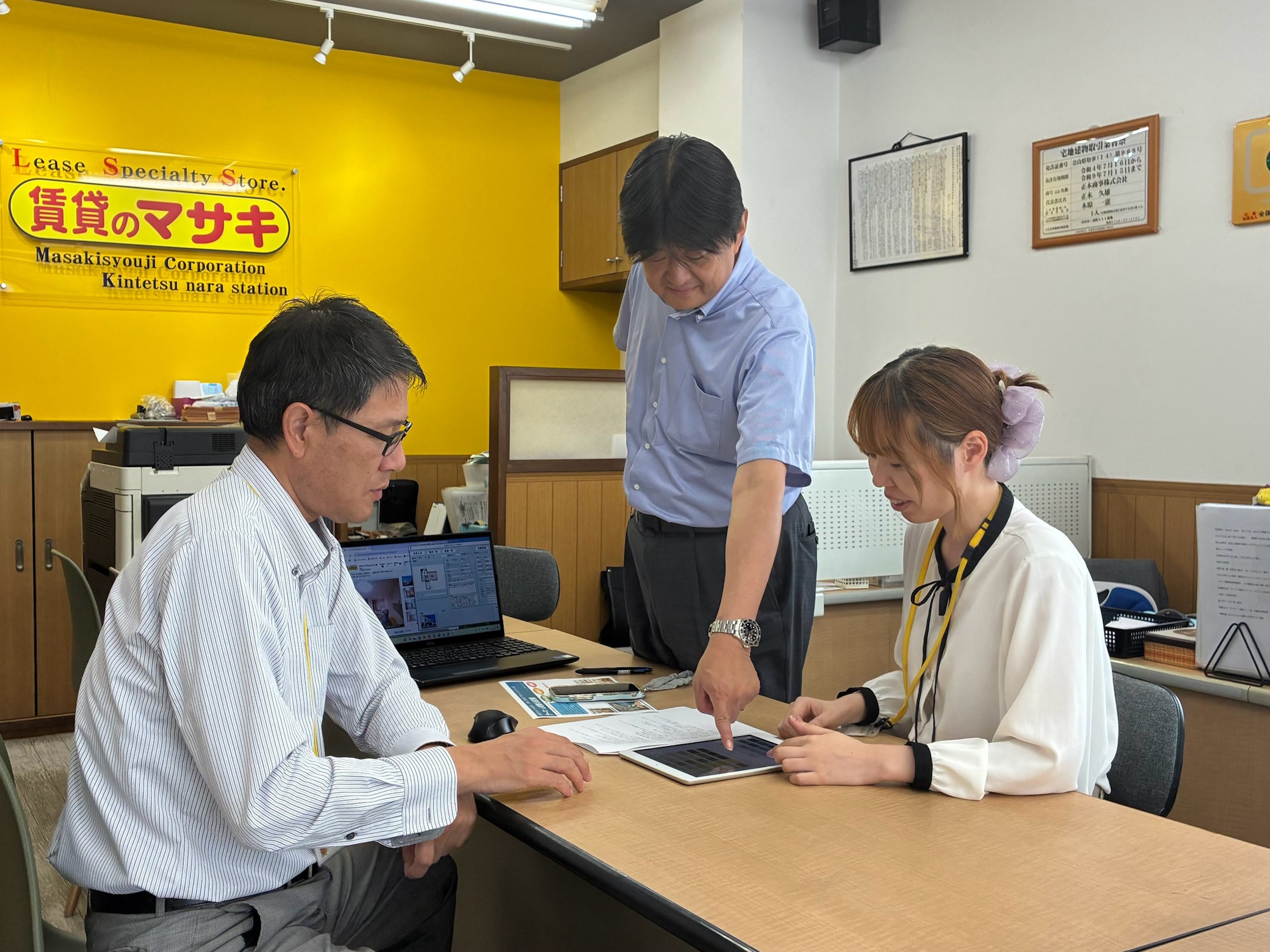 店舗リーダーとプレゼン資料の最終チェック