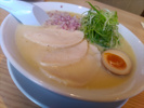 松山市越智３丁目にある「丸源ラーメン松山インター店」で、期間限定の鶏白湯ラーメン（白）を食べたよ♪の画像