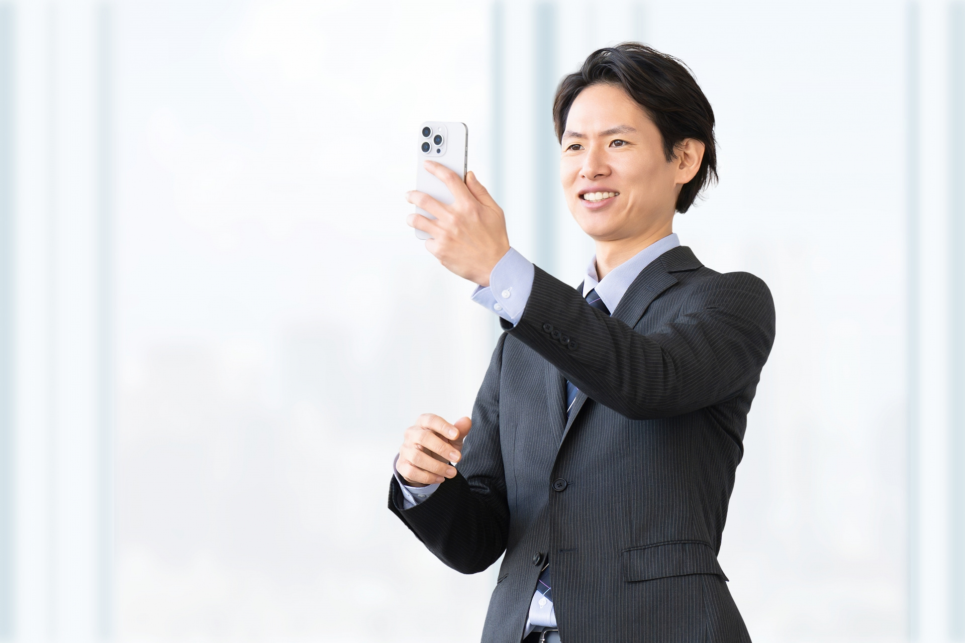 ビデオ通話でご案内する様子