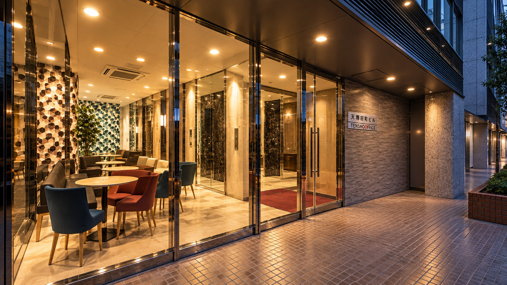 株式会社 blue blooded 田町芝浦サロンが入居する天翔田町ビルのエントランス